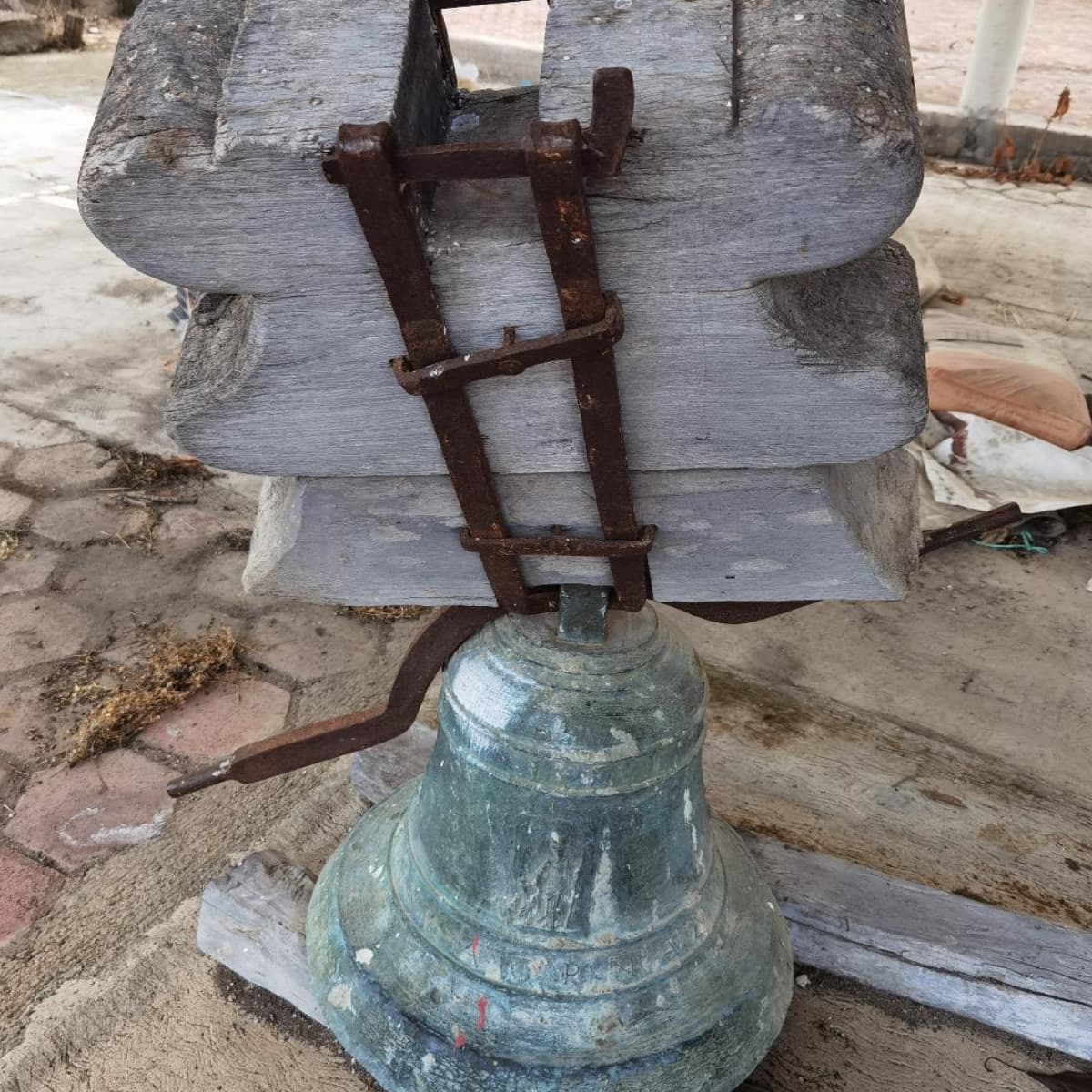 Copia de Cristo crucificado de tres clavos (61)